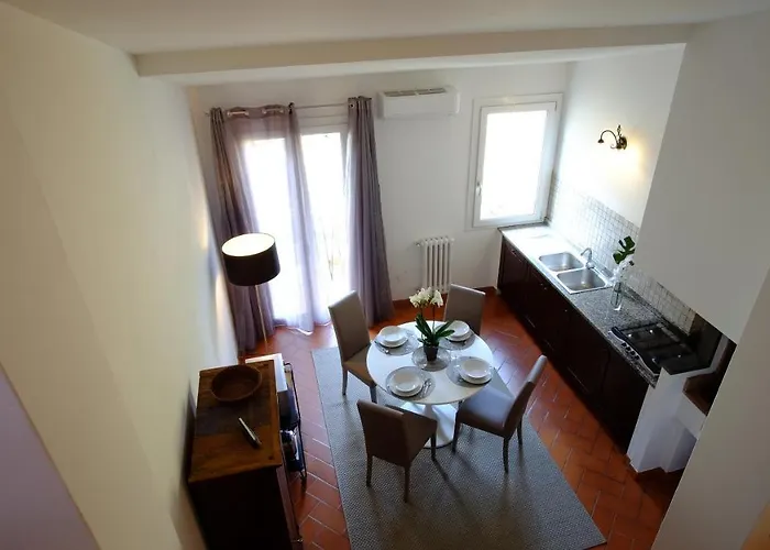 Borgo Pinti 49 *
